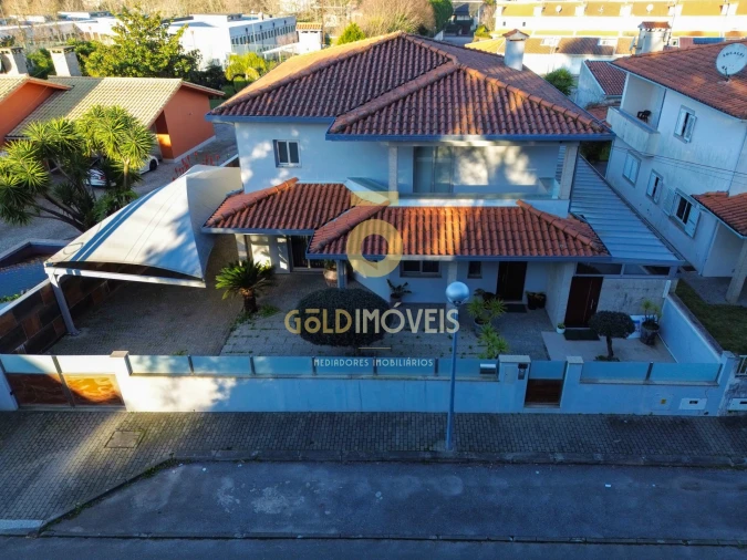 Moradia T0 para Venda em São Roque Foto 1