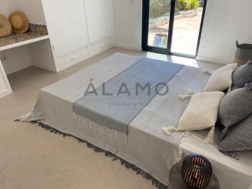 Moradia T3 para Venda em Santa Barbara de Nexe