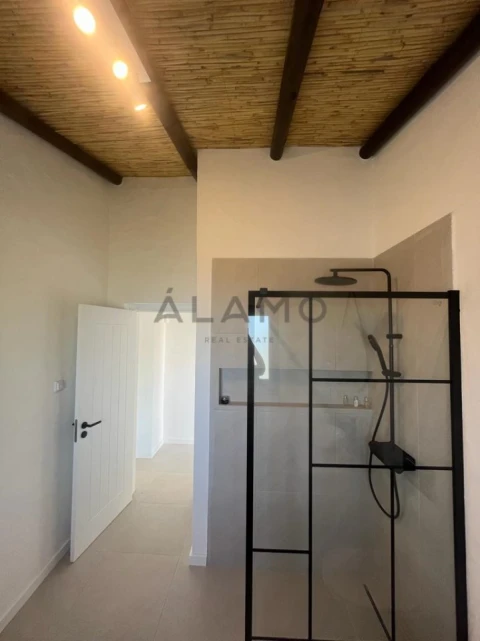 Moradia T3 para Venda em Santa Barbara de Nexe