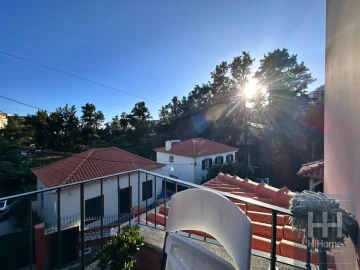 Moradia T4 para Venda em Funchal (São Pedro)