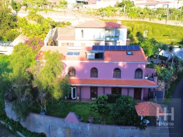Moradia T4 para Venda em Funchal (São Pedro)