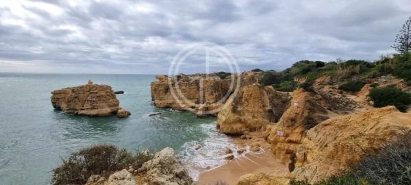 Moradia T5 para Venda em Albufeira e Olhos de Água