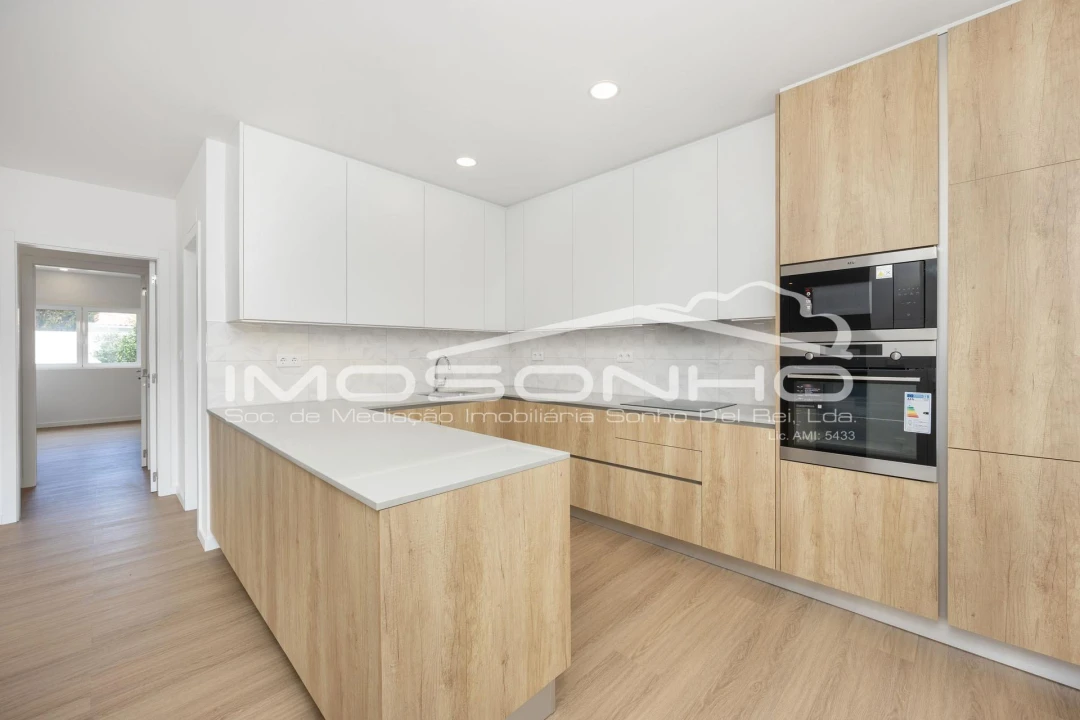 Moradia T4 para Venda em Marinha Grande Foto 1