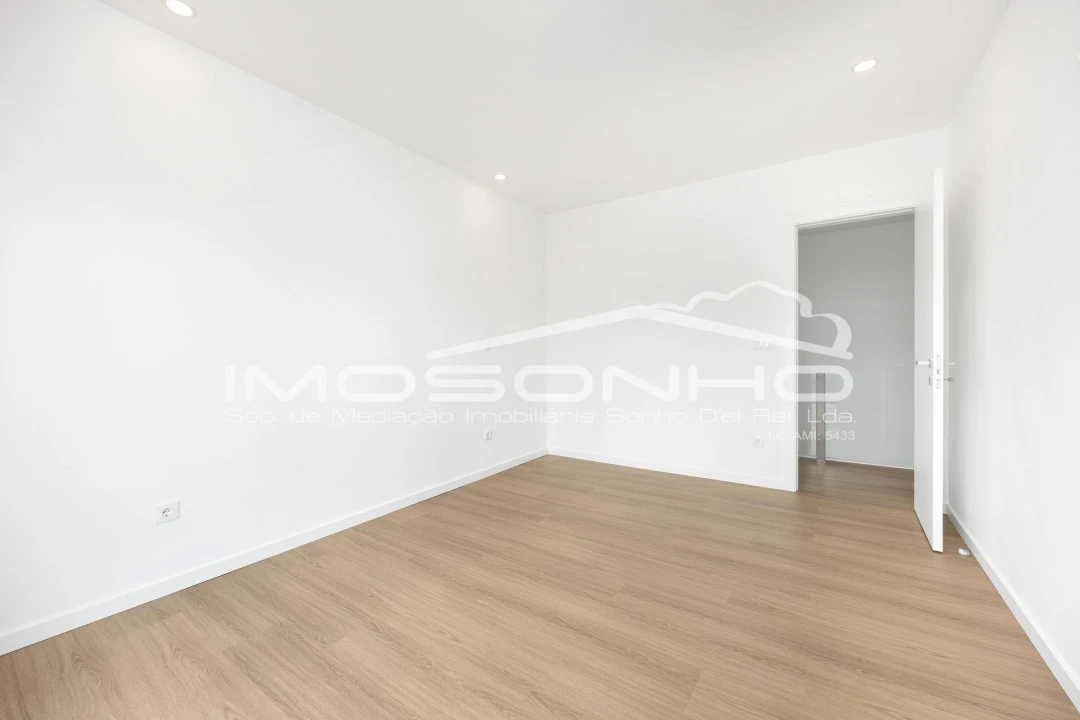 Moradia T4 para Venda em Marinha Grande Foto 8