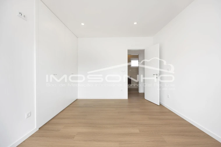 Moradia T4 para Venda em Marinha Grande Foto 10