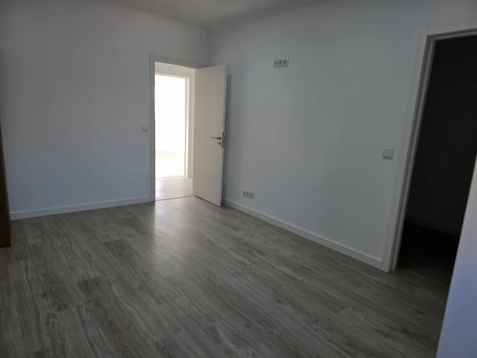 Apartamento T3 para Venda em Almada, Cova da Piedade, Pragal e Cacilhas Foto 15