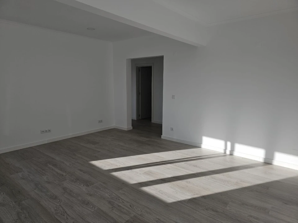 Apartamento T3 para Venda em Almada, Cova da Piedade, Pragal e Cacilhas Foto 7