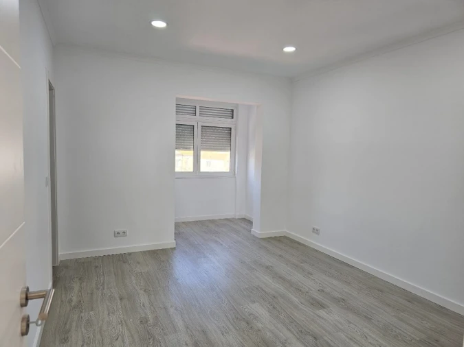Apartamento T3 para Venda em Almada, Cova da Piedade, Pragal e Cacilhas Foto 21