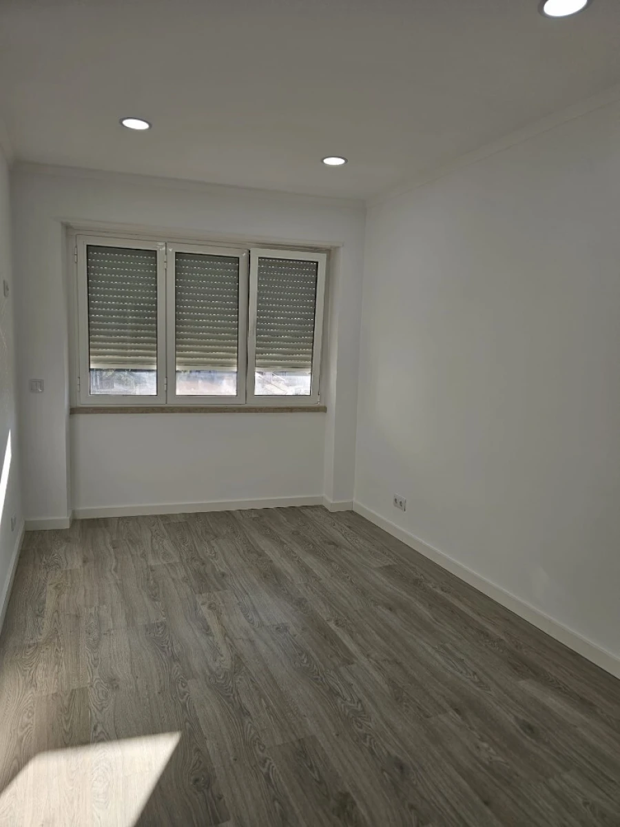 Apartamento T3 para Venda em Almada, Cova da Piedade, Pragal e Cacilhas Foto 23