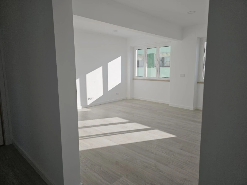 Apartamento T3 para Venda em Almada, Cova da Piedade, Pragal e Cacilhas Foto 9