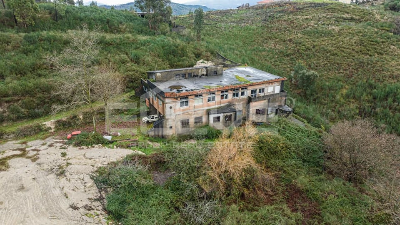 Armazém para Venda em Basto (São Clemente) Foto 1