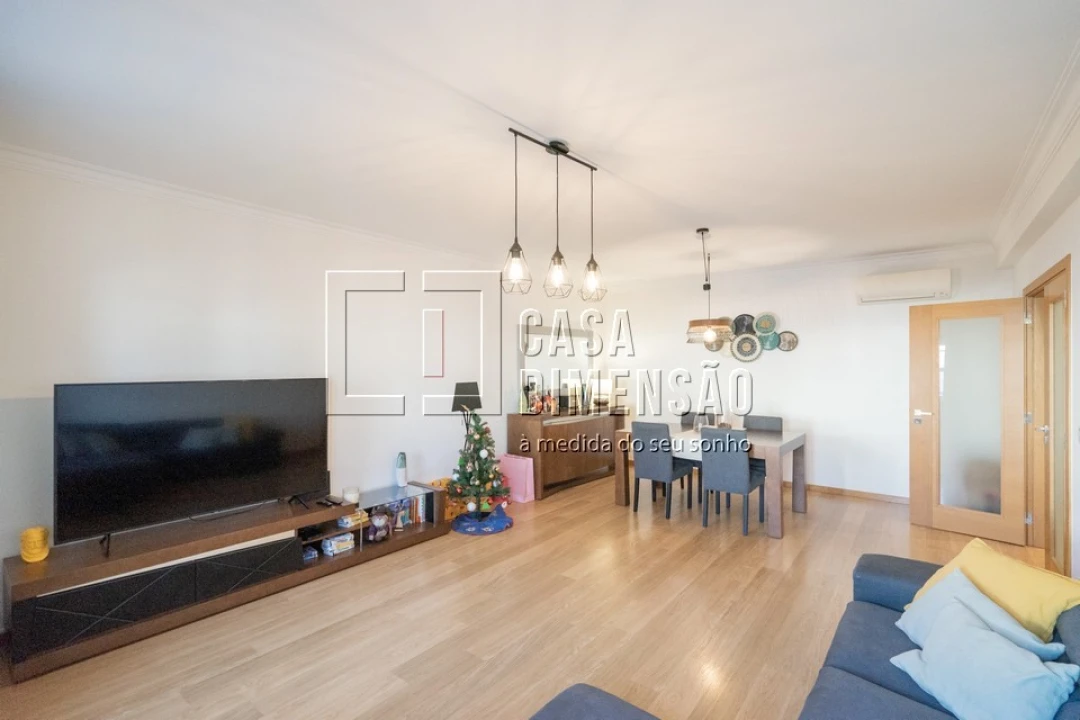 Apartamento T2 para Venda em Carnaxide e Queijas Foto 15