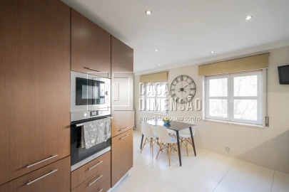 Apartamento T2 para Venda em Carnaxide e Queijas