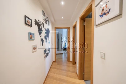 Apartamento T2 para Venda em Carnaxide e Queijas