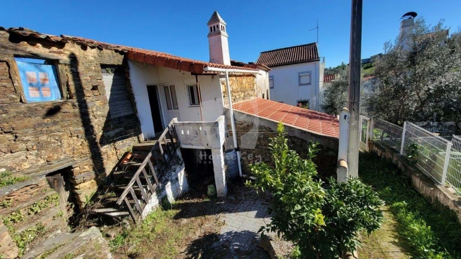 Moradia T1 para Venda em Sobreira Formosa e Alvito da Beira Foto 3