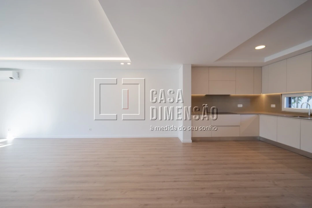 Moradia T4 para Venda em Charneca de Caparica e Sobreda Foto 3