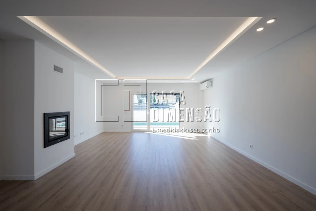 Moradia T4 para Venda em Charneca de Caparica e Sobreda Foto 7