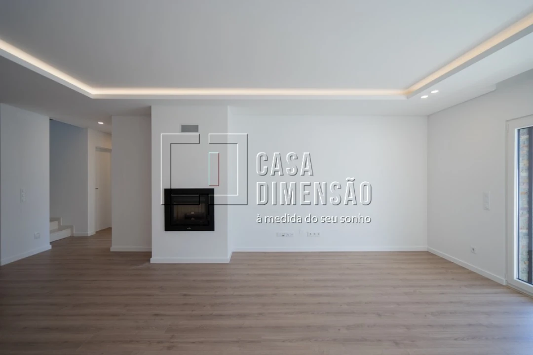 Moradia T4 para Venda em Charneca de Caparica e Sobreda Foto 14