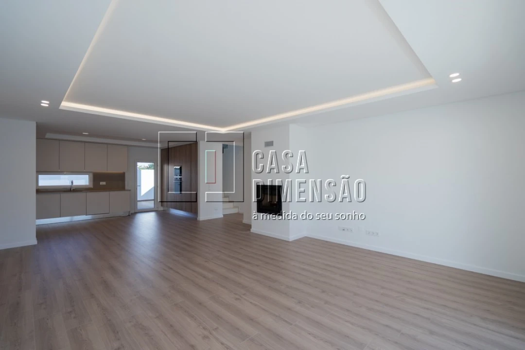 Moradia T4 para Venda em Charneca de Caparica e Sobreda Foto 15