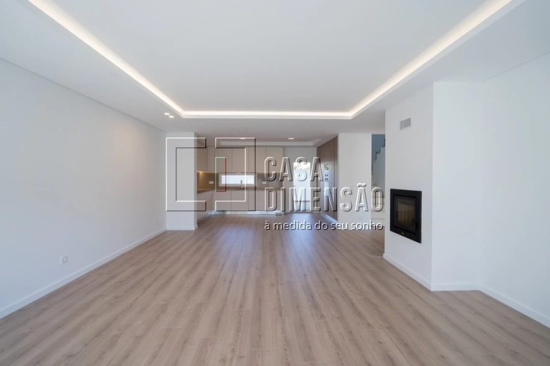 Moradia T4 para Venda em Charneca de Caparica e Sobreda Foto 16