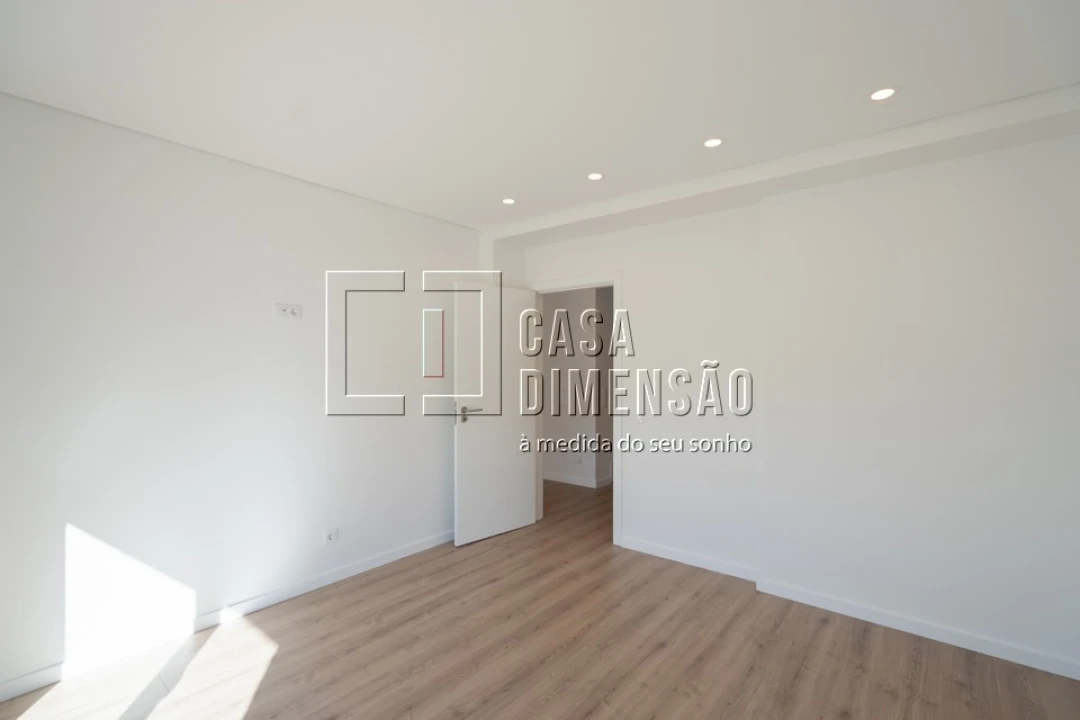 Moradia T4 para Venda em Charneca de Caparica e Sobreda Foto 29