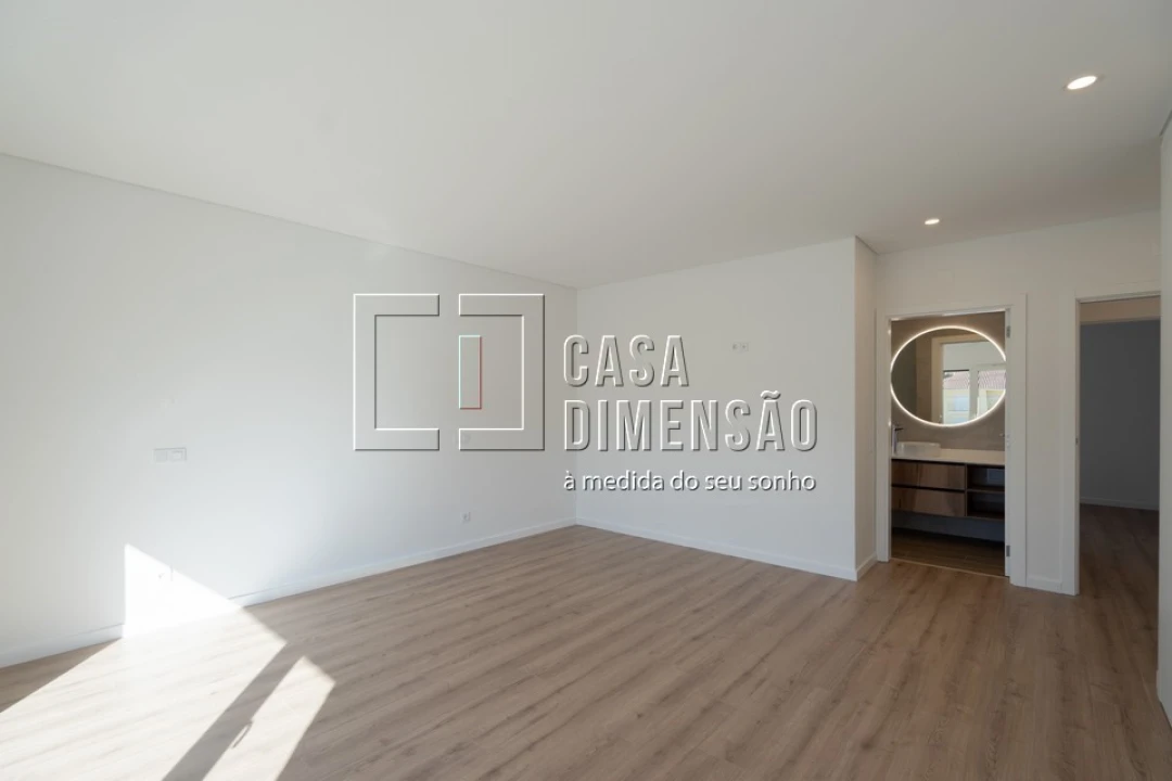 Moradia T4 para Venda em Charneca de Caparica e Sobreda Foto 41