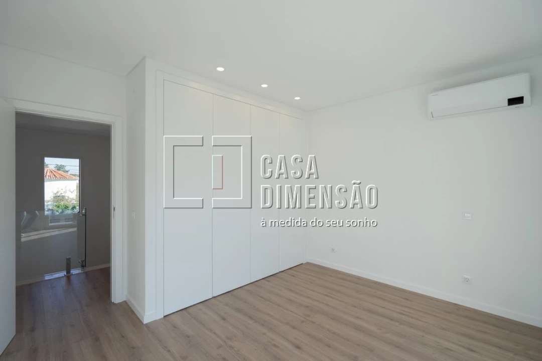 Moradia T4 para Venda em Charneca de Caparica e Sobreda Foto 55