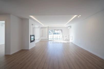 Moradia T4 para Venda em Charneca de Caparica e Sobreda