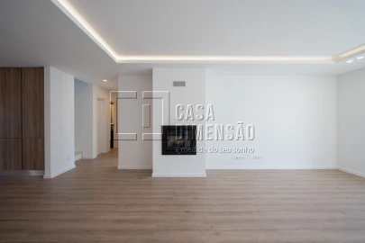Moradia T4 para Venda em Charneca de Caparica e Sobreda