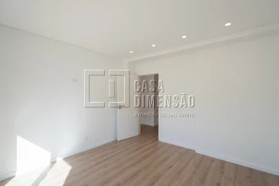 Moradia T4 para Venda em Charneca de Caparica e Sobreda