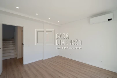 Moradia T4 para Venda em Charneca de Caparica e Sobreda