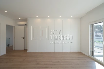 Moradia T4 para Venda em Charneca de Caparica e Sobreda