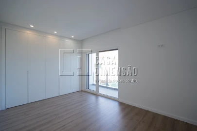 Moradia T4 para Venda em Charneca de Caparica e Sobreda