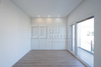 Moradia T4 para Venda em Charneca de Caparica e Sobreda