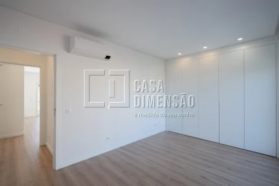 Moradia T4 para Venda em Charneca de Caparica e Sobreda