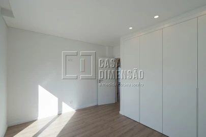 Moradia T4 para Venda em Charneca de Caparica e Sobreda