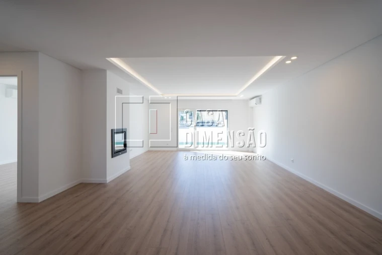 Moradia T4 para Venda em Charneca de Caparica e Sobreda Foto 5