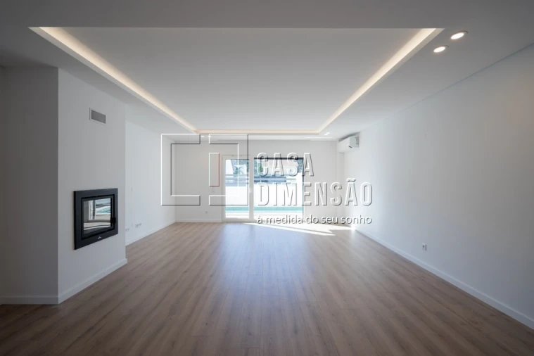Moradia T4 para Venda em Charneca de Caparica e Sobreda Foto 7