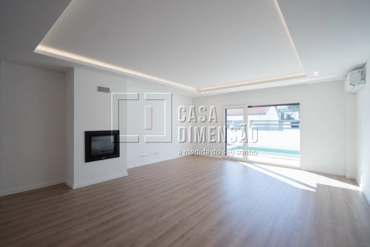 Moradia T4 para Venda em Charneca de Caparica e Sobreda Foto 11