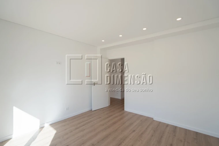 Moradia T4 para Venda em Charneca de Caparica e Sobreda Foto 29
