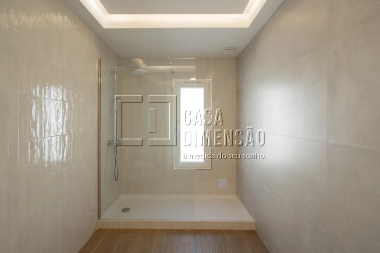 Moradia T4 para Venda em Charneca de Caparica e Sobreda Foto 44