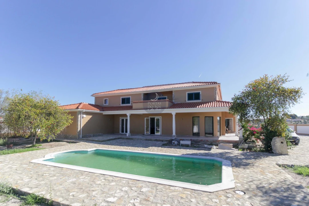 Moradia T9 para Arrendamento em Abitureiras Foto 4