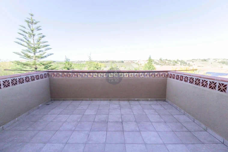 Moradia T9 para Arrendamento em Abitureiras Foto 28