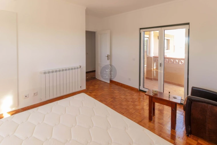 Moradia T9 para Arrendamento em Abitureiras Foto 33