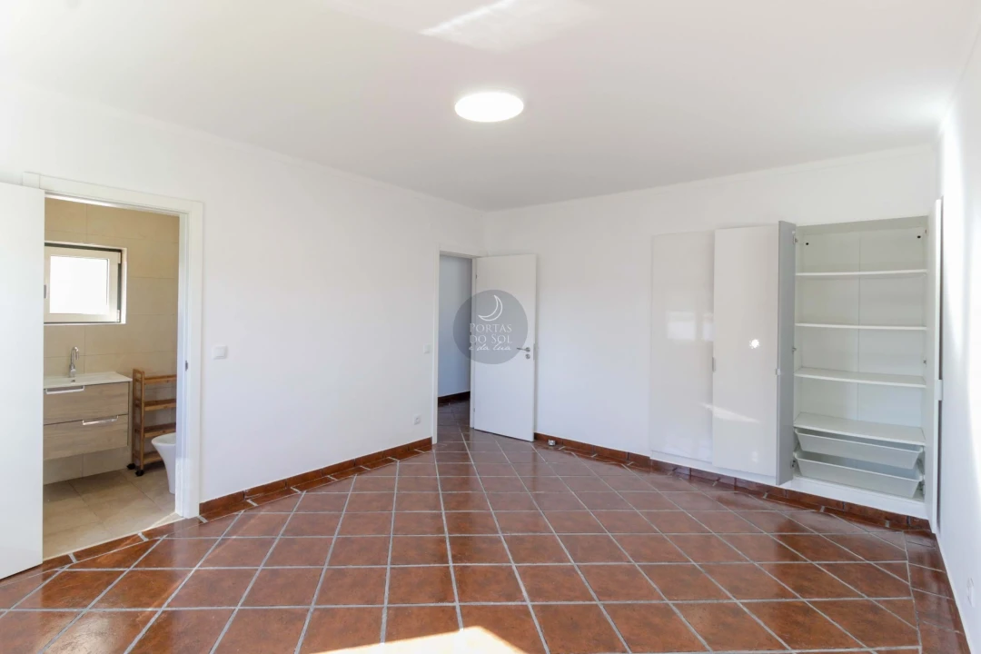 Moradia T9 para Arrendamento em Abitureiras Foto 19