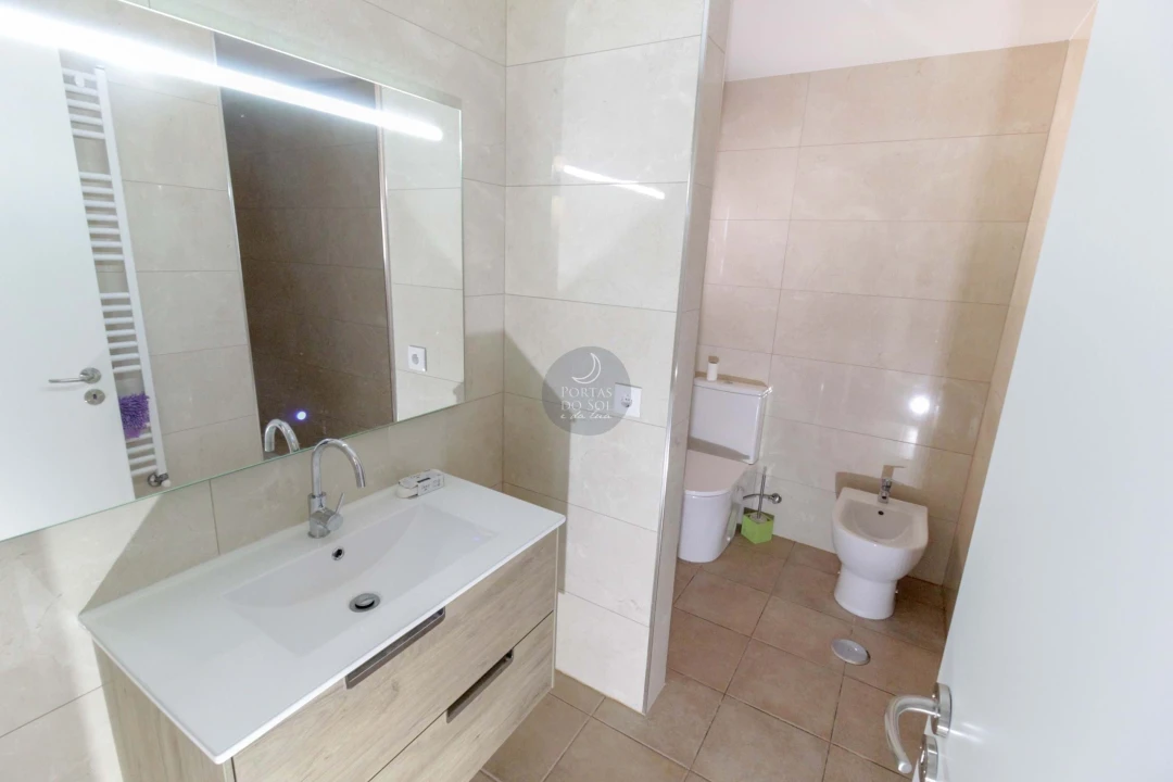 Moradia T9 para Arrendamento em Abitureiras Foto 12