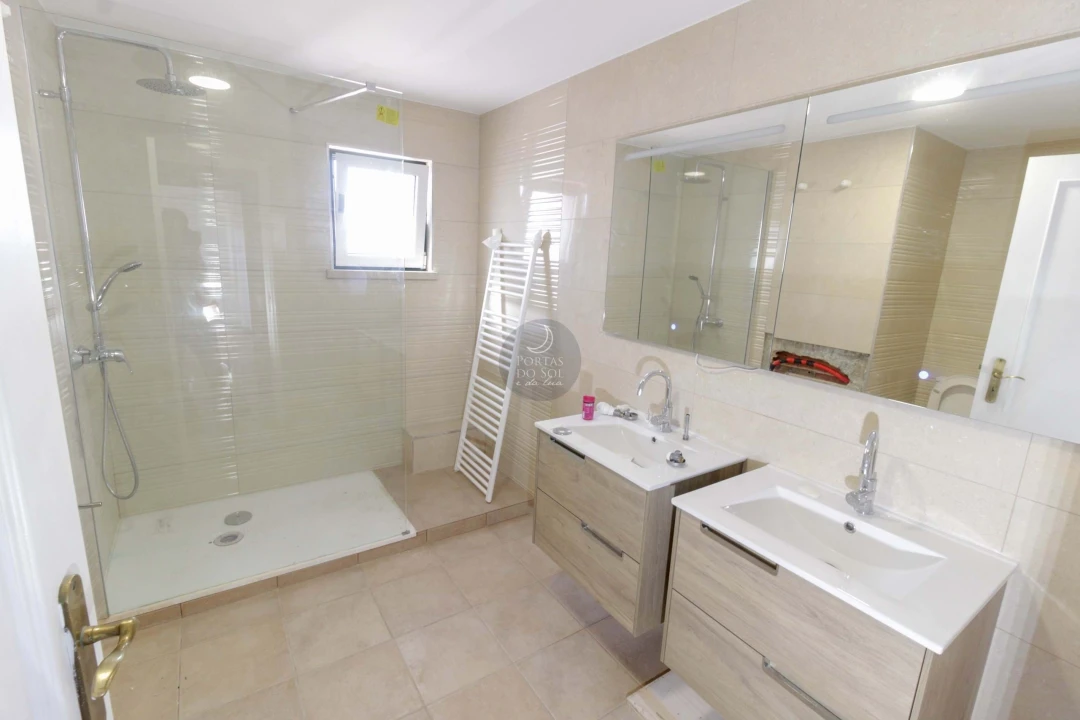 Moradia T9 para Arrendamento em Abitureiras Foto 37