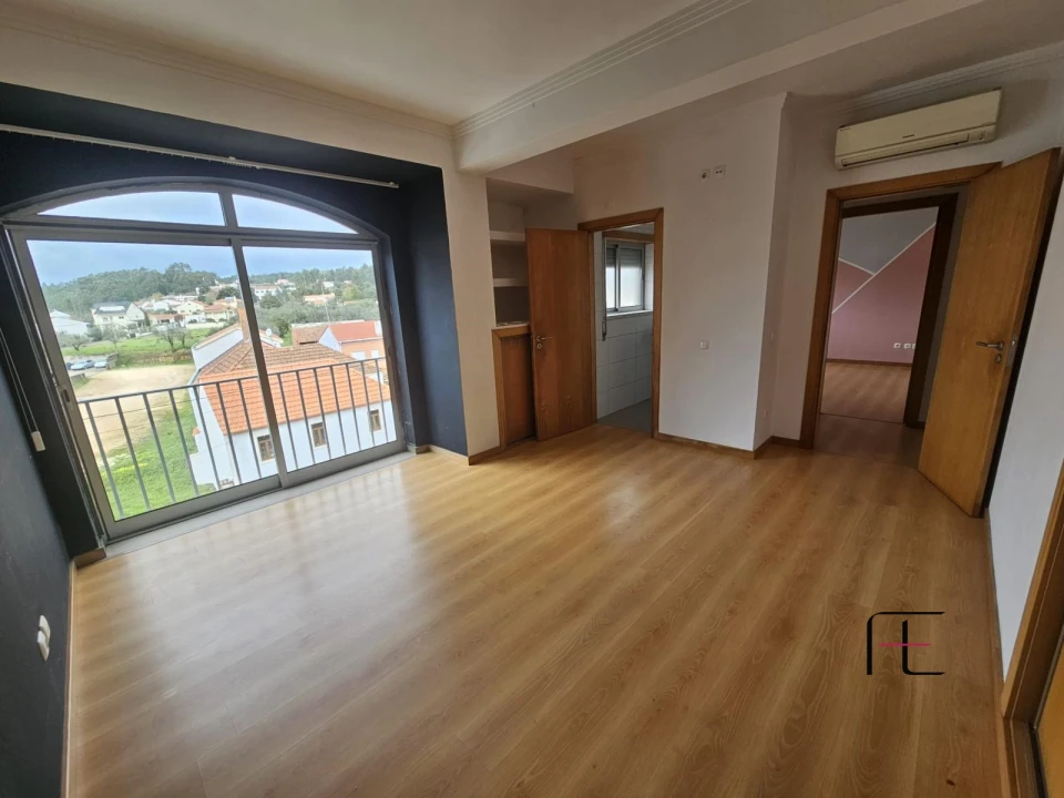 Apartamento T3 para Venda em Caxarias Foto 2