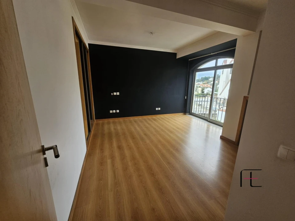 Apartamento T3 para Venda em Caxarias Foto 3