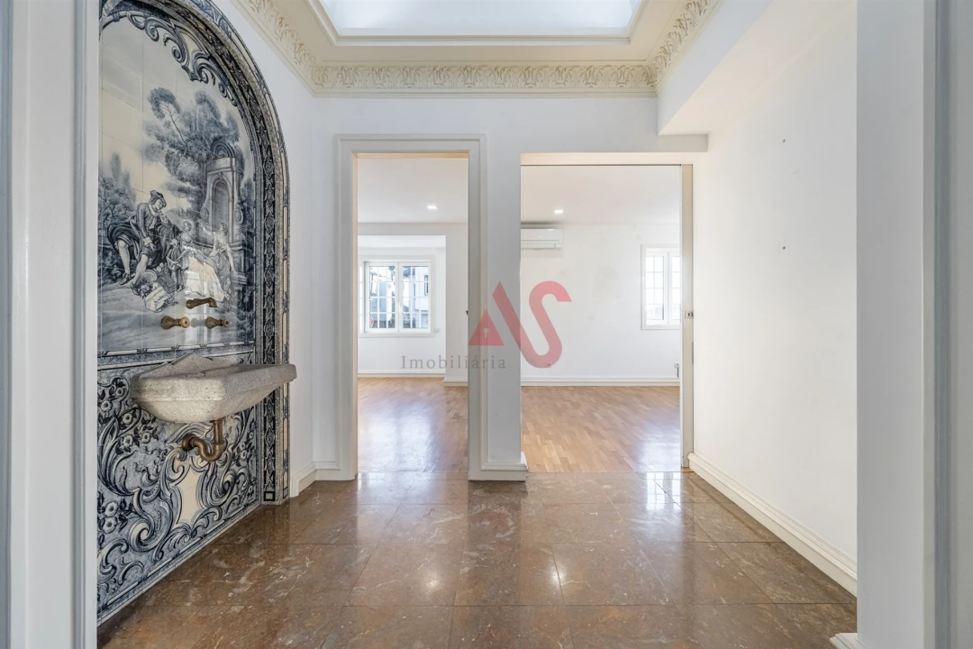 Moradia T4 para Venda em Oliveira, São Paio e São Sebastião Foto 4